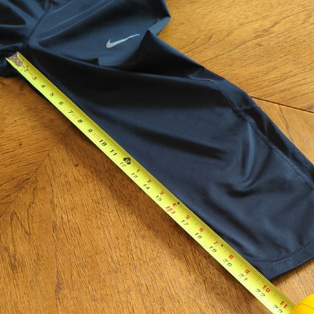 Nike Dri-Fit Women's Black Cropped Leggings - Picture 9 of 9